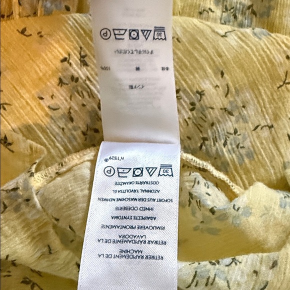 Ralph Lauren Chaps 100% cotton Yellow Floral Top. Size Medium - Picture 7 of 8